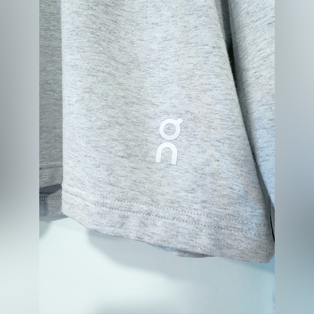 On Running Women’s Studio Hoodie | Gray Black Stripe | Size Large | On Cloud - Picture 4 of 7